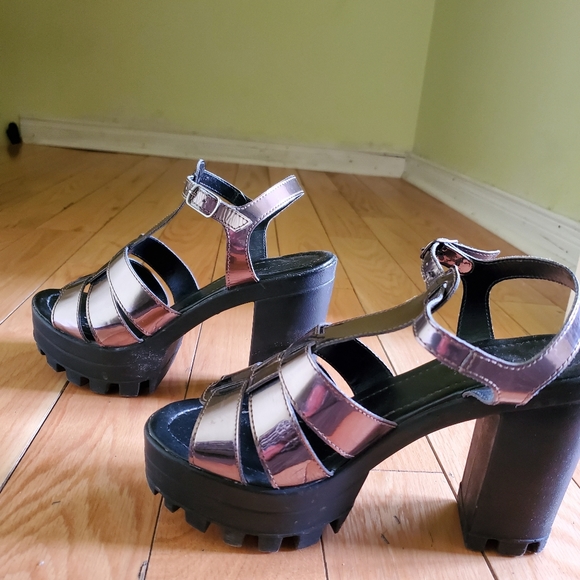 Sandal - Picture 3 of 6